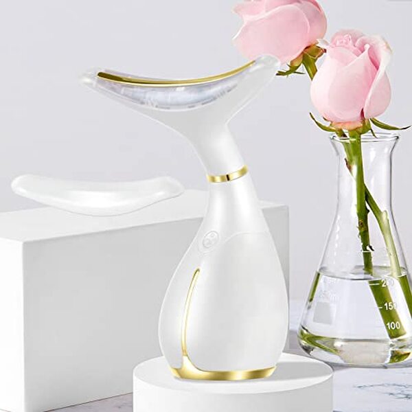 Découvrez notre analyse détaillée de l'appareil ms.W pour lutter contre les rides avec 3 modes de massage innovants. Obtenez une peau raffermie et lumineuse facilement à domicile.