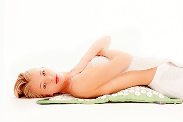 Découvrez le pouvoir relaxant du tapis d'acupression Ergo Mysa couplé au correcteur chauffant. Un duo idéal pour soulager tensions et douleurs au quotidien.