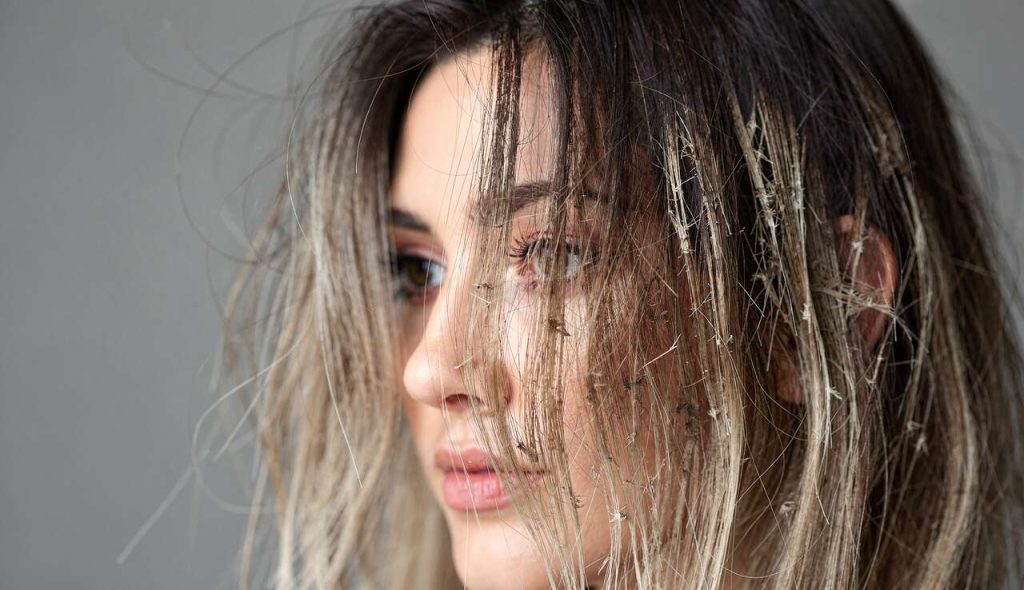 7 erreurs qui abîment vos cheveux