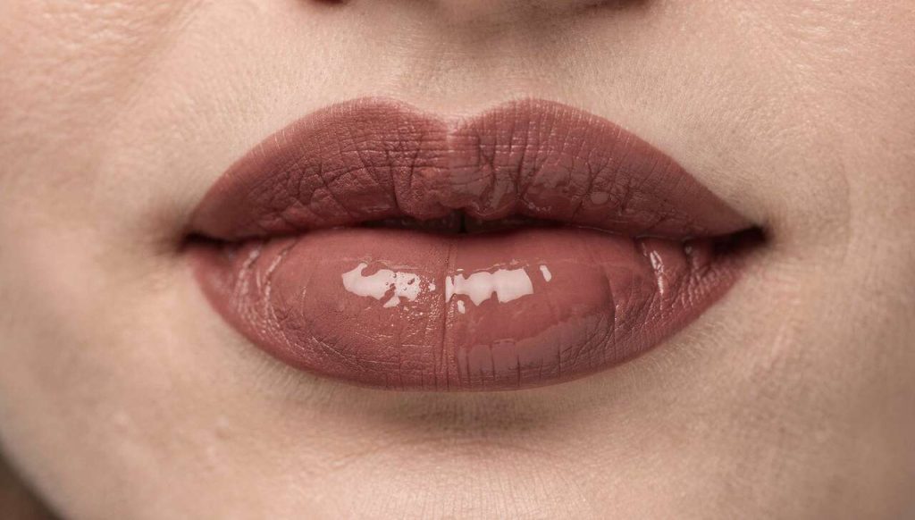 Comment bien choisir son rouge à lèvres : mat ou glossy ?